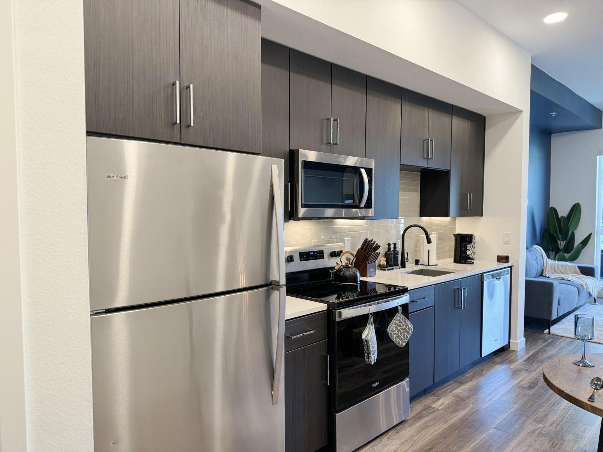 Apartment Modern London Style In Hollywood -free Parking Los Angeles